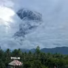 Tro bụi phun lên từ núi lửa Dukono ở Bắc Maluku, Indonesia, ngày 3/4/2026. (Ảnh: THX/TTXVN)