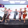 Sinh viên Lào tại Việt Nam biểu diễn tại buổi kỷ niệm Quốc khánh Lào. (Ảnh: Xuân Khu/TTXVN)