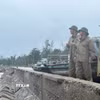 Lực lượng Công an đặc khu Bạch Long Vĩ kiểm tra khu vực âu tàu tránh trú bão. (Ảnh: TTXVN phát)