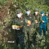 Đội tìm kiếm, quy tập hài cốt liệt sỹ, Bộ Chỉ huy Quân sự tỉnh Khánh Hòa vượt rừng đưa hài cốt liệt sỹ được tìm thấy về Đài Liệt sỹ xã Vạn Ninh. (Ảnh: Xuân Triệu/TTXVN)