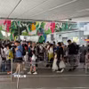 Du khách xếp hàng chờ mua vé tham quan núi Thái Bình ở Hong Kong. (Ảnh: Mạc Luyện/TTXVN)
