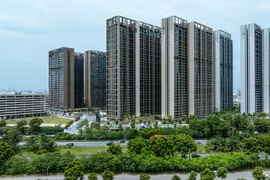Lumi Hanoi chào đón cư dân đến với phân khu hoàn thiện đầu tiên, nổi bật với không gian sống được thiết kế tinh tế và hệ cảnh quan xanh rộng mở tại phía Tây Thủ đô. (Ảnh: CLD/Vietnam+)
