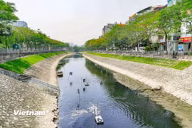 Một đoạn sông Tô Lịch. (Nguồn ảnh: Vietnam+)