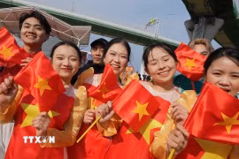 Thanh niên Việt Nam tại Osaka thể hiện tình cảm với quê hương và niềm tin vào Đảng. (Ảnh: Nguyễn Tuyến/TTXVN)