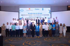 Các đại biểu chụp ảnh tại Họp Nhóm công tác triển khai Chương trình Đối tác Hành động carbon xanh dương Việt Nam lần thứ hai. (Ảnh: BTC cung cấp)