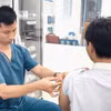 Người dân tiêm vaccine phòng bệnh dại. (Ảnh: PV/Vietnam+)