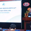 Giáo sư Trần Hậu Khang giới thiệu về cuốn sách. (Ảnh: PV/Vietnam+)