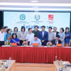 Ký kết hợp tác giữa các bên. (Ảnh: Minh Quyết/Vietnam+)