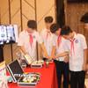 Học sinh tỉnh Cao Bằng tham quan các mô hình ứng dụng công nghệ thông tin. (Ảnh: TTXVN)