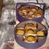 Quản lý thị trường Hà Nội thu giữ số lượng lớn bánh trung thu nhập lậu. (Ảnh: TTXVN phát) 