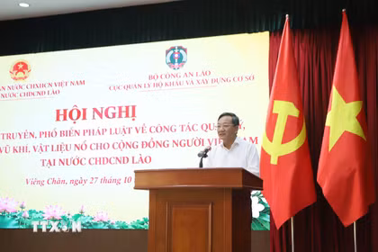 Đại sứ Việt Nam tại Lào Nguyễn Minh Tâm phát biểu khai mạc Hội nghị. (Ảnh: Xuân Tú/TTXVN)
