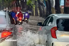 Hà Nội sẽ có phương án, kịch bản phân luồng giao thông để ứng phó mưa lớn, ngập. (Ảnh: Hương Sơn/Vietnam+)