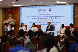 Các đại biểu tham gia thảo luận tại tọa đàm “Việc làm thanh niên và xu hướng thị trường lao động: Dữ liệu, bằng chứng và truyền thông." (Ảnh: CTV/Vietnam+)
