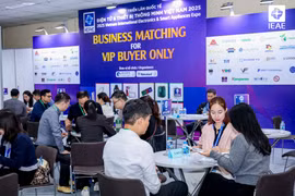 Các doanh nghiệp kết nối giao thương tại IEAE 2025. (Ảnh: CTV/Vietnam+)
