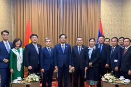 Cuộc gặp song phương giữa hai Bộ trưởng Lao động và Phúc lợi xã hội Lào Phosay Sayasone và Bộ trưởng Bộ Nội vụ Việt Nam Đỗ Thanh Bình. (Ảnh: BNV/Vietnam+)