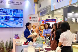 Thành phố Hà Nội đã tổ chức thường niên chương trình hội chợ triển lãm sản phẩm công nghiệp chủ lực, hội chợ xúc tiến thương mại hỗ trợ doanh nghiệp. (Ảnh: PV/Vietnam+)