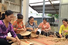 Thực hiện Chương trình mục tiêu quốc gia giảm nghèo bền vững giai đoạn 2021-2025, An Giang được Trung ương phân bổ nguồn vốn đầu tư phát triển trên 66 tỷ đồng đầu tư hỗ trợ nhà ở, đất ở, vốn, phương tiện sản xuất cho hộ nghèo, cận nghèo.... Nhờ đó, mỗi năm An Giang giảm hơn 2.000 hộ Khmer nghèo, cận nghèo. (Ảnh: PV/Vietnam+)