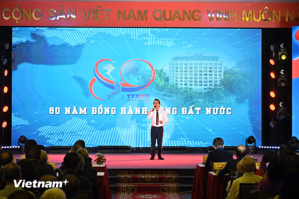 Tiết mục văn nghề chào mừng lễ kỷ niệm 80 năm thành lập TTXVN. (Ảnh: Minh Sơn/Vietnam+)
