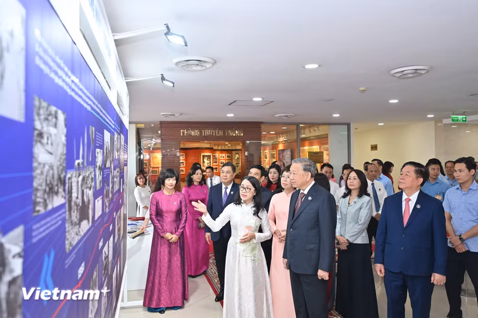 Trong hành trình 80 năm thành lập và phát triển (1945-2025), Thông tấn xã Việt Nam (TTXVN) đã ghi lại những dấu ấn và những trang sử hào hùng trong sự nghiệp bảo vệ và xây dựng đất nước; trở thành tổ hợp truyền thông quốc gia hiện đại. (Ảnh: Minh Sơn/Vietnam+)