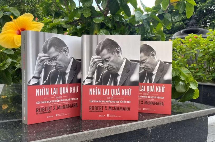 Hồi ký của cựu Bộ trưởng Quốc phòng Mỹ Robert S. McNamara phát hành tại Việt Nam sau đúng 30 năm ra mắt bạn đọc Mỹ.