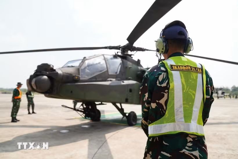 Trực thăng tấn công AH-64 Apache của Indonesia tham gia cuộc tập trận Super Garuda Shield 2026 tại Martapura, tỉnh Nam Sumatra. (Ảnh: TTXVN phát)