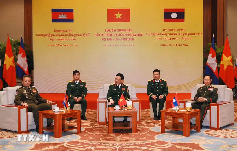Ba Bộ trưởng Quốc phòng Việt Nam, Lào, Campuchia tại cuộc gặp cuộc gặp thường niên. (Ảnh: Trọng Đức/TTXVN)