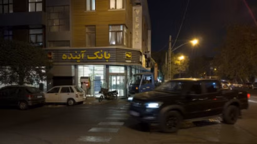 Một Ngân hàng tại Iran. (Nguồn: The New Arab)