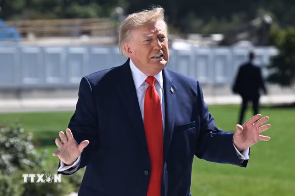 Tổng thống Donald Trump cáo buộc Houthi tìm cách đẩy giá dầu trước bầu cử Mỹ