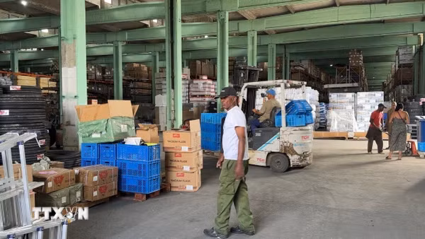 Cuba cho phép cá nhân nhập khẩu hàng hóa thương mại và thu thuế bằng đồng USD