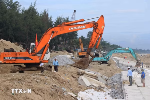 Đà Nẵng bảo đảm không để bờ biển Hội An sạt lở thêm trong mùa mưa bão