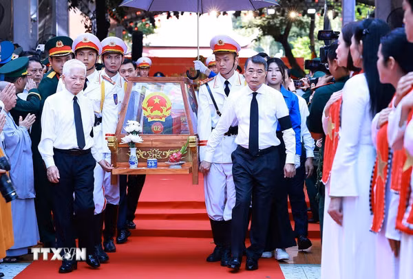 Thủ tướng dự Lễ viếng, truy điệu và an táng 731 hài cốt liệt sỹ tại Công viên Lê Thị Riêng