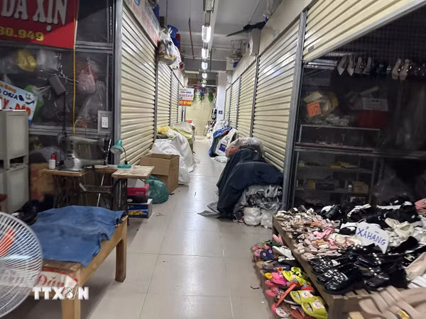 Chợ truyền thống đìu hiu, chật vật giữ khách trước làn sóng thương mại điện tử