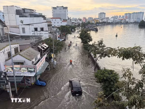 TP Hồ Chí Minh ứng phó thách thức kép mưa ngập cực đoan và nguy cơ thiếu nước