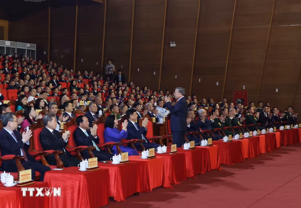 Tổng Bí thư, Chủ tịch nước Tô Lâm dự Lễ công bố Nghị quyết của Quốc hội về thành lập thành phố Bắc Ninh và đón nhận Huân chương Lao động hạng Nhất. (Ảnh: Thống Nhất/TTXVN)