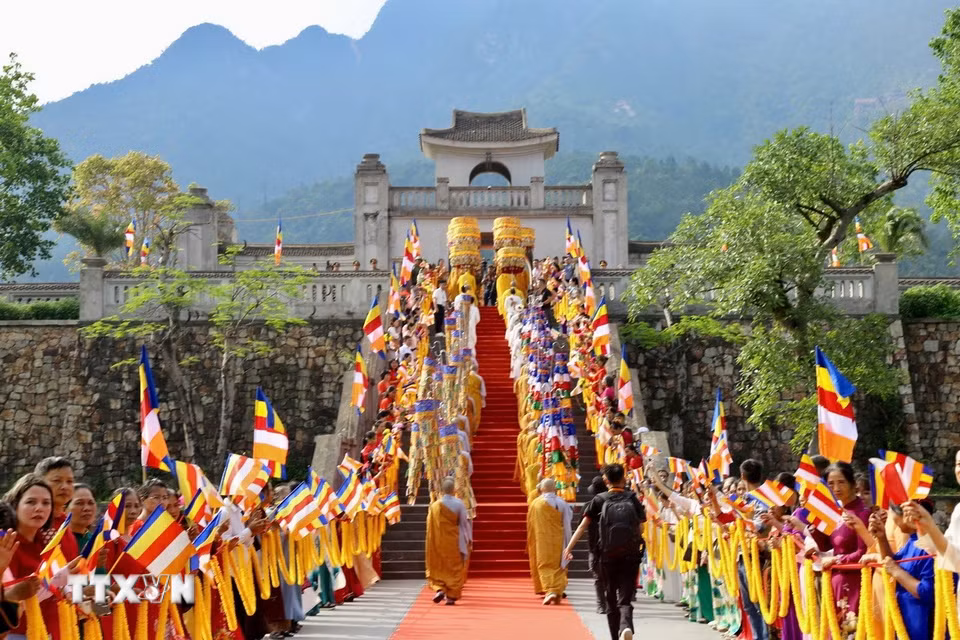 Lễ hội Yên Tử thường diễn ra từ mùng 10 đến hết tháng 3 âm lịch. (Ảnh: TTXVN phát)