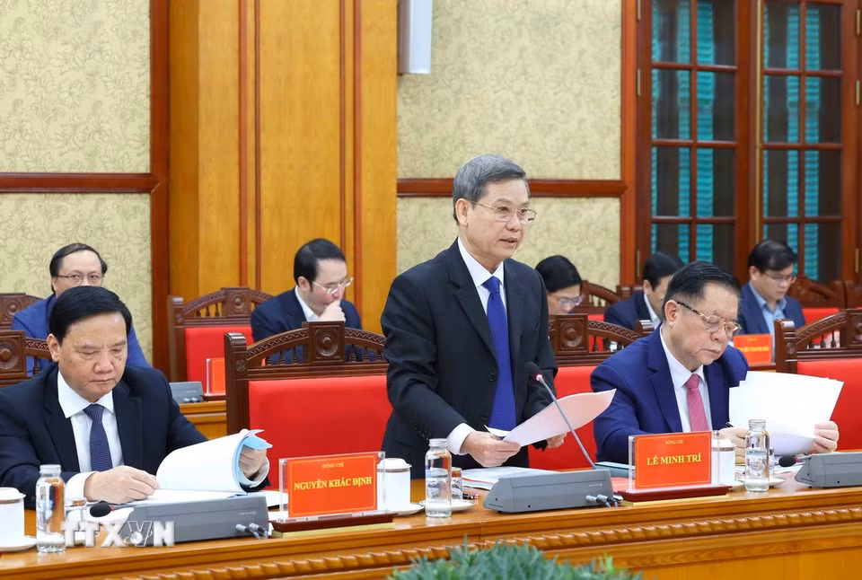 Đồng chí Lê Minh Trí, Bí thư Trung ương Đảng, Phó Trưởng Ban Thường trực Ban Nội chính Trung ương trình bày báo cáo tại phiên họp. (Ảnh: Phương Hoa/TTXVN)