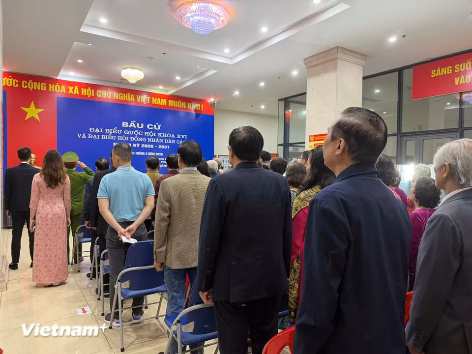 Lễ khai mạc bầu cử tại Khu vực bầu cử số 25, phường Hoàn Kiếm, Hà Nội. (Ảnh: Thúy Lan/Vietnam+),