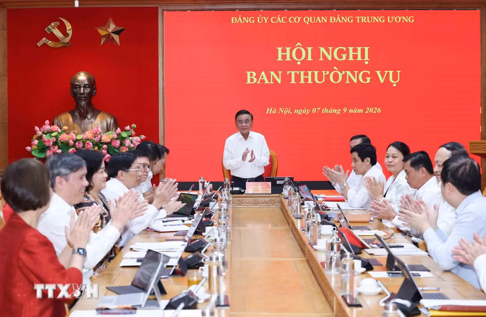 Đồng chí Trần Cẩm Tú, Ủy viên Bộ Chính trị, Thường trực Ban Bí thư, Bí thư Đảng ủy các cơ quan Đảng Trung ương phát biểu chỉ đạo Hội nghị. (Ảnh: Phương Hoa/TTXVN)
