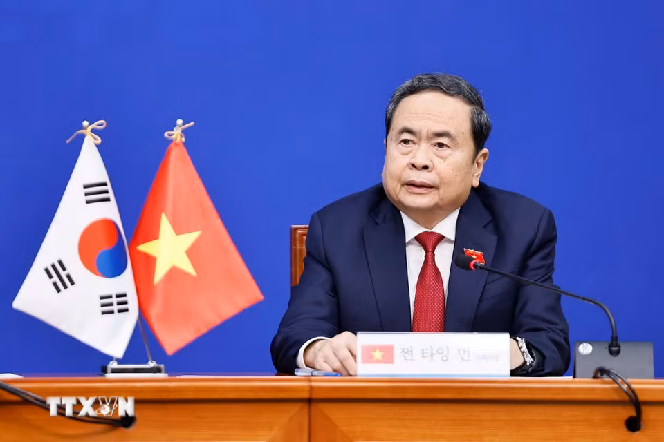 Chủ tịch Quốc hội Trần Thanh Mẫn phát biểu tại cuộc tiếp Chủ tịch Đảng Dân chủ Đồng hành (DPK) Kim Min Seok. (Ảnh: Doãn Tấn/TTXVN)