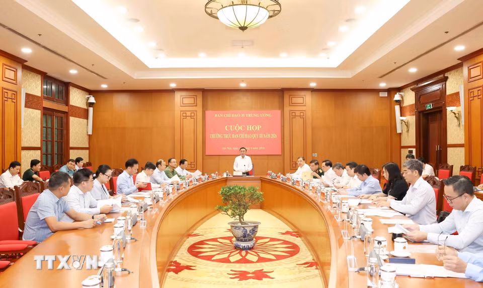 Đồng chí Trần Cẩm Tú, Ủy viên Bộ Chính trị, Thường trực Ban Bí thư, Trưởng Ban Chỉ đạo 35 Trung ương phát biểu chỉ đạo cuộc họp. (Ảnh: Phương Hoa/TTXVN)