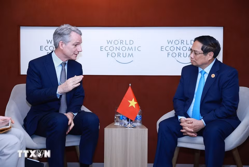Thủ tướng Phạm Minh Chính tiếp ông Peter Koerte, Giám đốc công nghệ và Giám đốc chiến lược Tập đoàn Siemens AG (Đức). (Ảnh: Dương Giang/TTXVN)