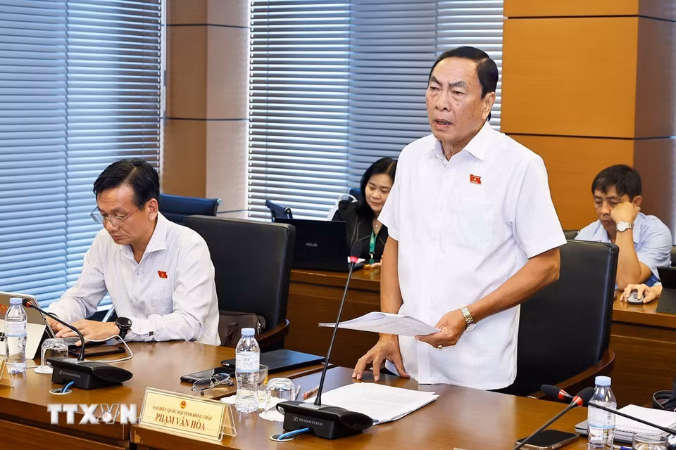 Đại biểu Quốc hội tỉnh Đồng Tháp Phạm Văn Hòa phát biểu. (Ảnh: Doãn Tấn/TTXVN)