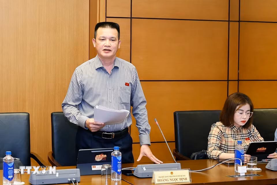 Đại biểu Quốc hội tỉnh Tuyên Quang Hoàng Ngọc Định phát biểu. (Ảnh: Doãn Tấn/TTXVN)
