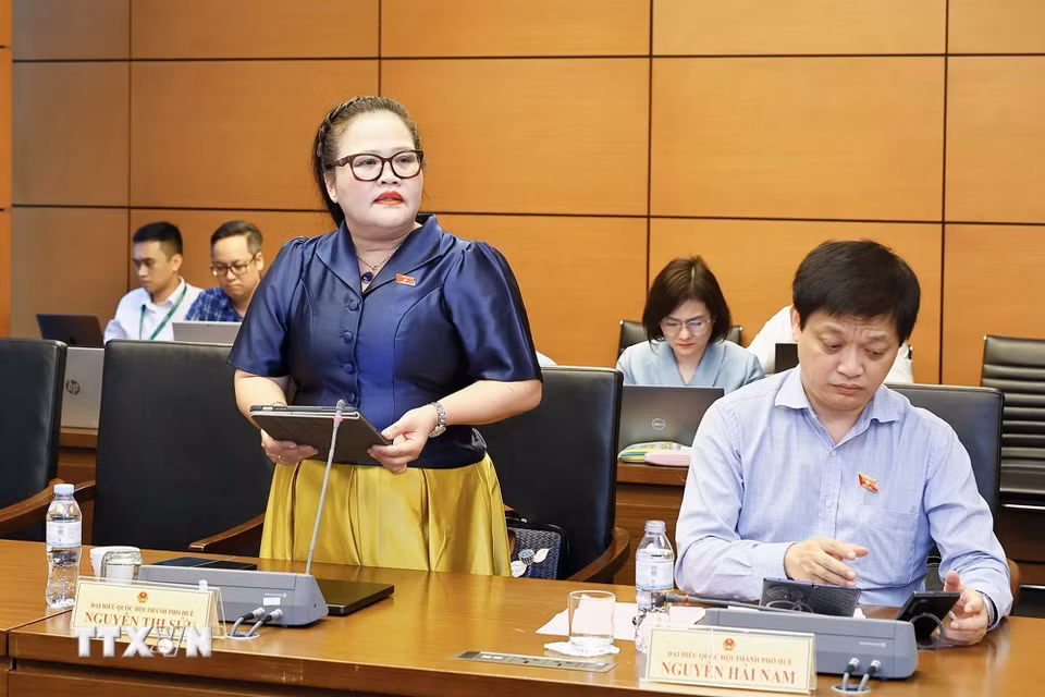 Đại biểu Quốc hội thành phố Huế Nguyễn Thị Sửu phát biểu. (Ảnh: Doãn Tấn/TTXVN)