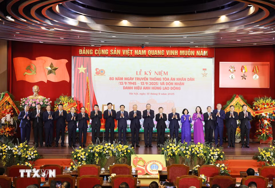 Tổng Bí thư Tô Lâm và các đại biểu. (Ảnh: Thống Nhất/ TTXVN)