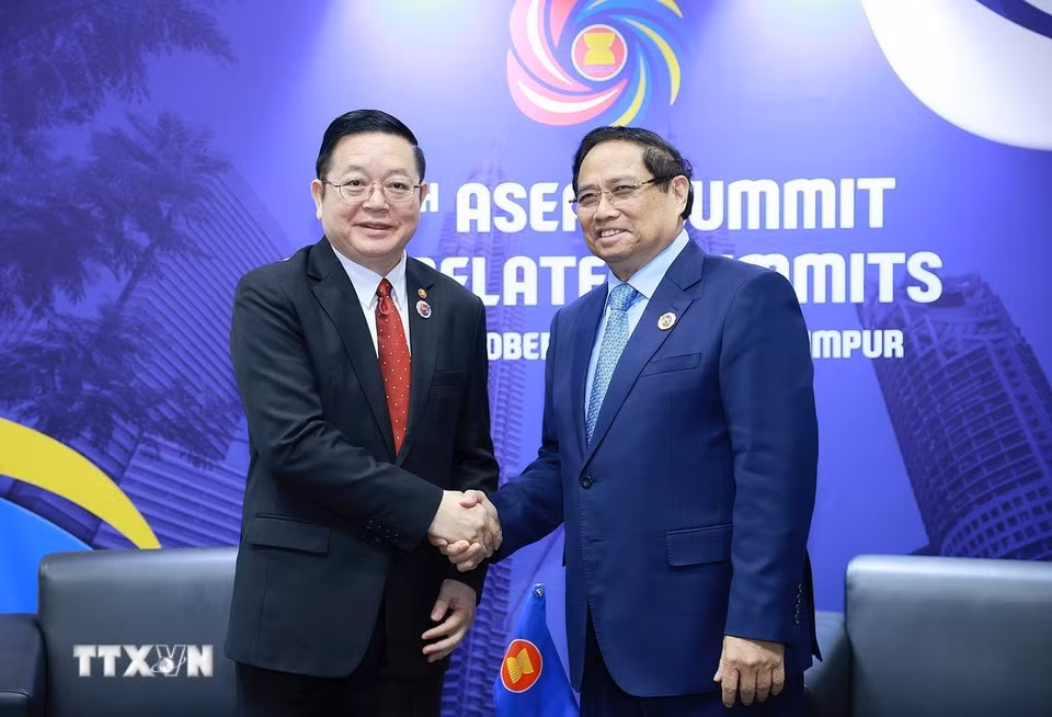 Thủ tướng Phạm Minh Chính gặp Tổng Thư ký ASEAN Kao Kim Hourn. (Ảnh: Dương Giang/TTXVN)