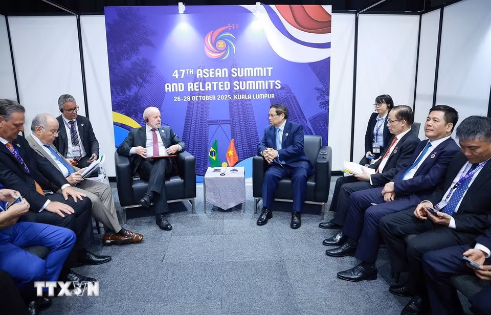 Thủ tướng Phạm Minh Chính gặp Tổng thống Brazil Lula da Silva. (Ảnh: Dương Giang/TTXVN)
