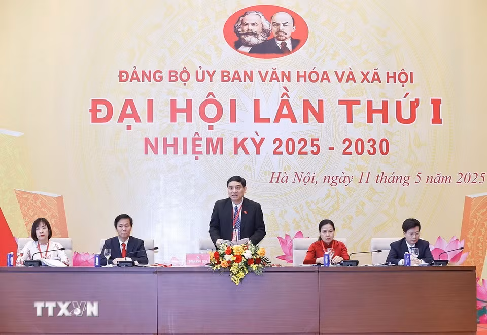 Chủ nhiệm Ủy ban Văn hóa và Xã hội của Quốc hội Nguyễn Đắc Vinh phát biểu. (Ảnh: Doãn Tấn/TTXVN)