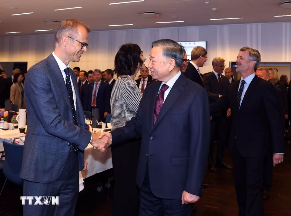 Tổng Bí thư, Chủ tịch nước Tô Lâm và Nhà Vua Đan Mạch Frederik X dự cuộc gặp gỡ lãnh đạo một số doanh nghiệp tiêu biểu của Đan Mạch. (Ảnh: Thống Nhất/TTXVN)