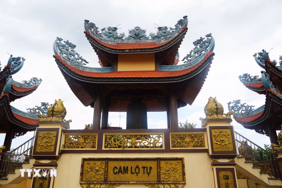 Với kiến trúc nổi bật, chùa Cam Lộ không chỉ là trung tâm sinh hoạt Phật giáo của phật tử tại địa phương mà còn là điểm hành hương của tăng ni, phật tử trong và ngoài tỉnh. (Ảnh: Tường Vi/TTXVN)